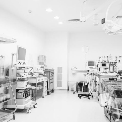 A modern operating room featuring advanced medical equipment in a sterile, bright environment.